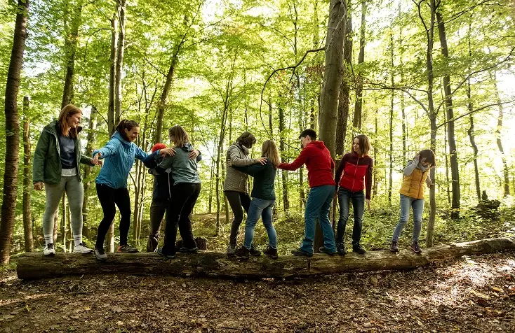 Frauen erleben ein gemeinsames Outdoor-Abenteuer in Graz mit einfach raus by Evi Schmidt